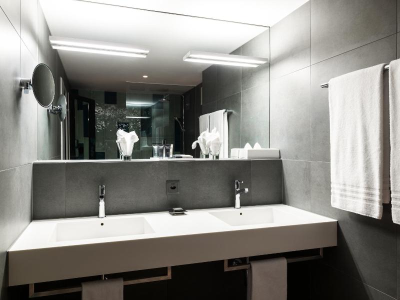 Standard Double Suite image 3
