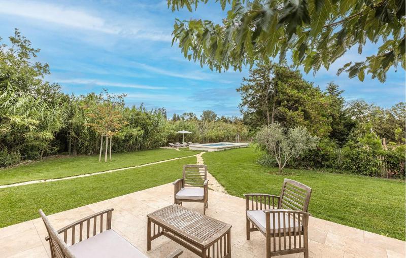 Amazing Home In Serignan - image 30