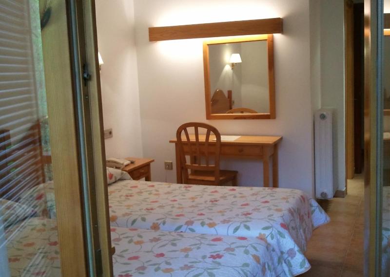 Double or Twin Room image 4