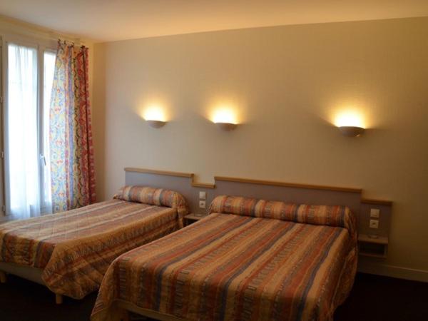 Standard Triple Room image 4