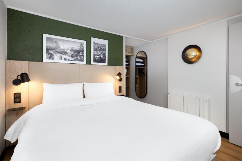 Superior Room - 1 King Bed image 1