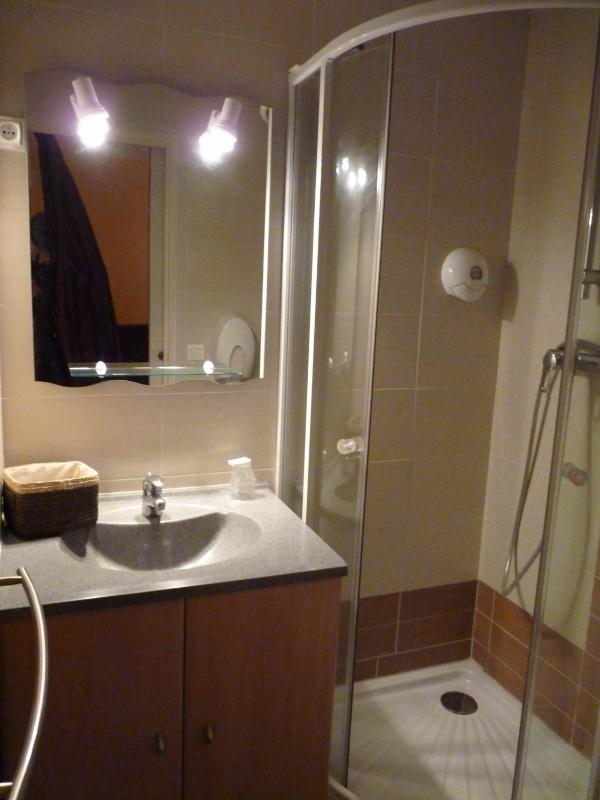 Twin Room image 2