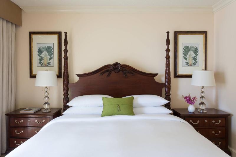King Suite with Sofa Bed image 4