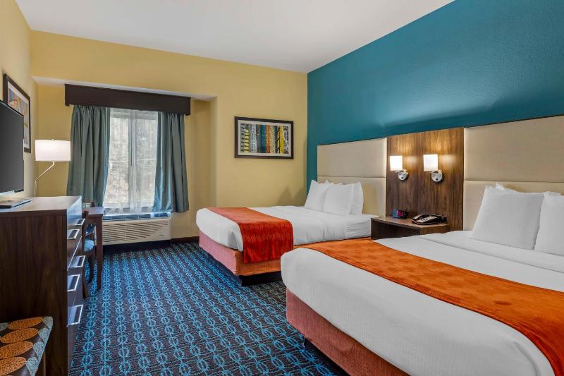 Queen Room with Two Queen Beds image 1