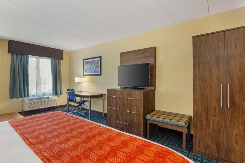 King Room with Sofa Bed image 3