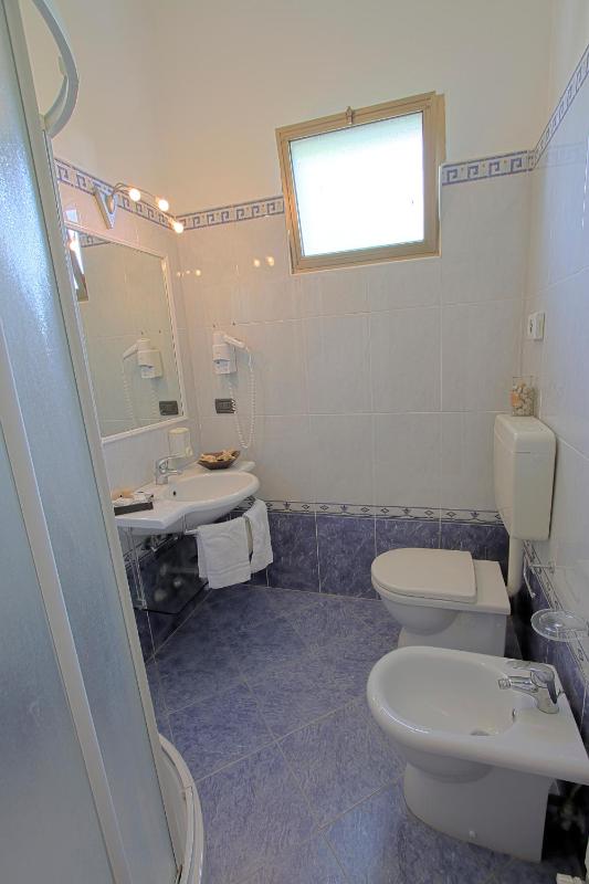 Single Room image 4