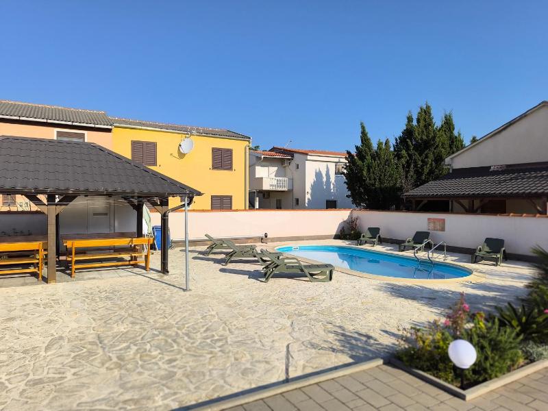 Family-friendly apartments with swimming pool Sabunike Zadar - 11837 - image 24