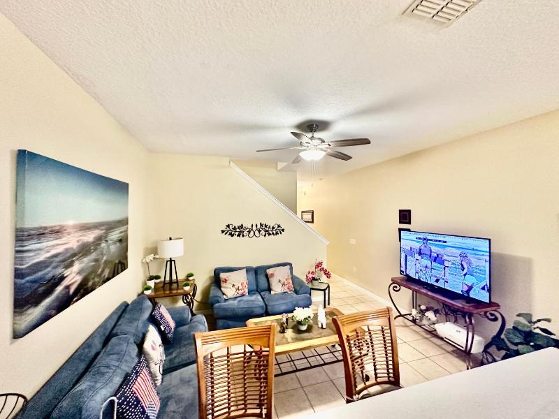 Grand Luxury 3BR Townhouse Near Disney Parks - image 5