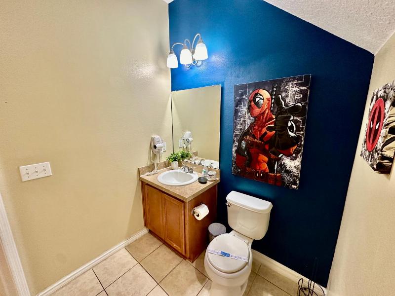 Grand Luxury 3BR Townhouse Near Disney Parks - image 4