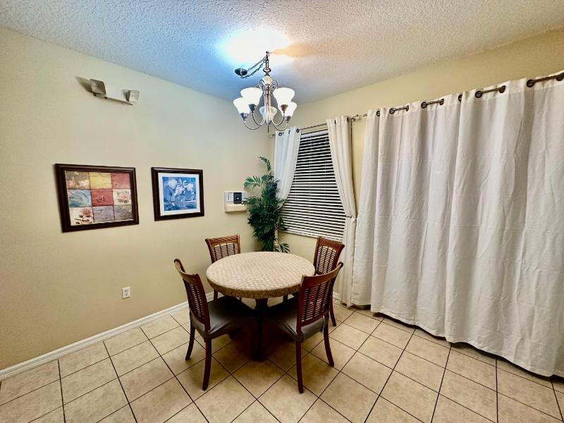 Grand Luxury 3BR Townhouse Near Disney Parks - image 17