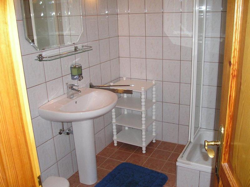 Twin Room image 2