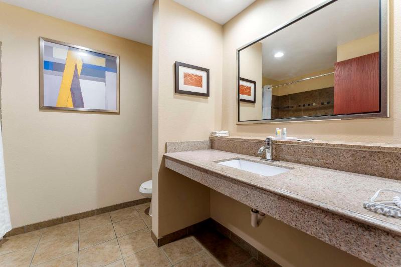 Double Suite with Two Double Beds - Non-Smoking image 2
