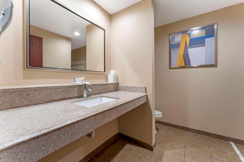 King Suite - Non-Smoking image 2