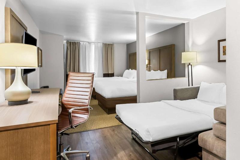 King Suite with Sofa Bed - Disability Access/Non-Smoking image 1