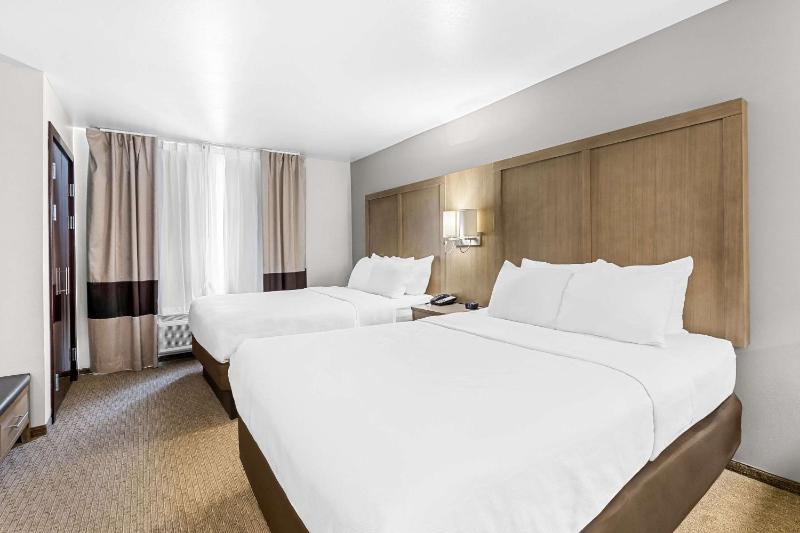 King Suite with Sofa Bed - Disability Access/Non-Smoking image 3