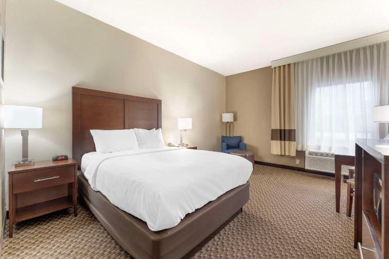 Queen Room - Accessible/Non-Smoking image 2