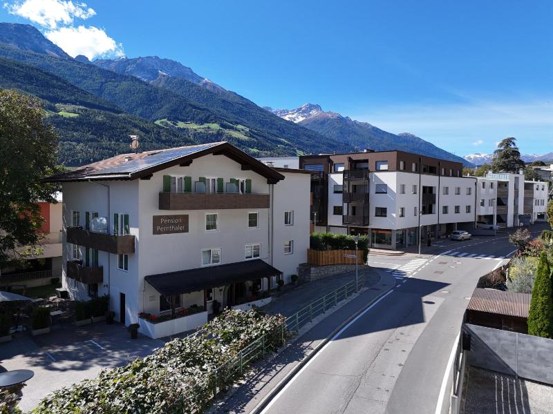 Double Room with Balcony image 3