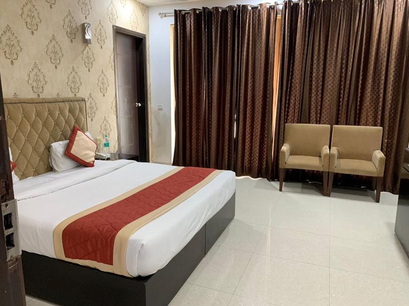 Deluxe Twin Room image 2