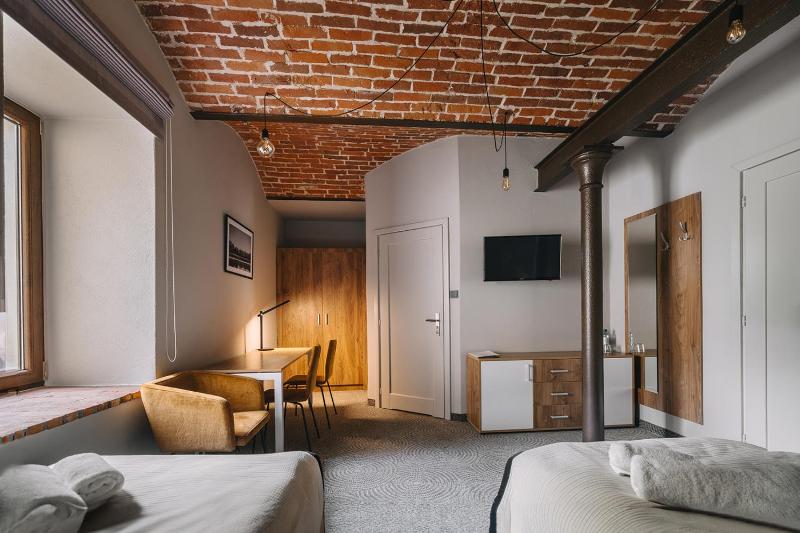 Small Double Room image 3