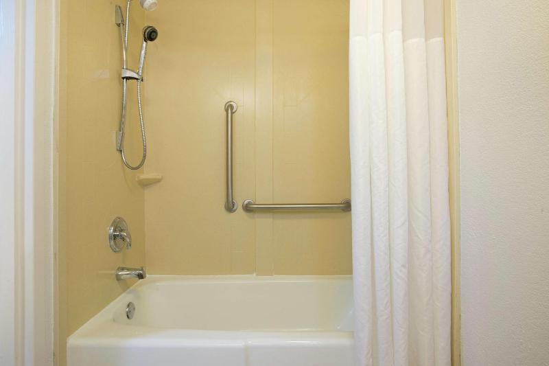 King Room with Accessible Tub - Mobility and Hearing Access/Non-Smoking image 2