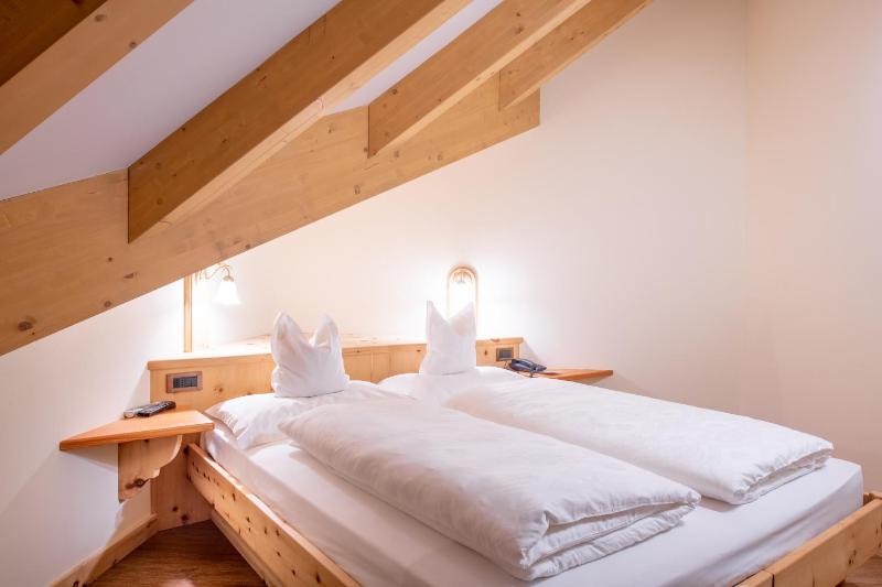 Large Double Room image 3