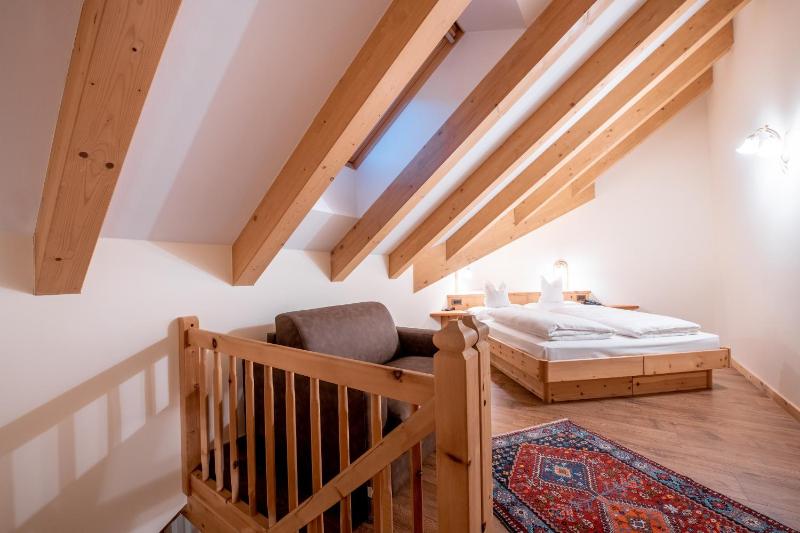 Large Double Room image 4