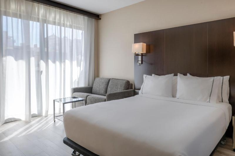 Standard Triple Room image 3