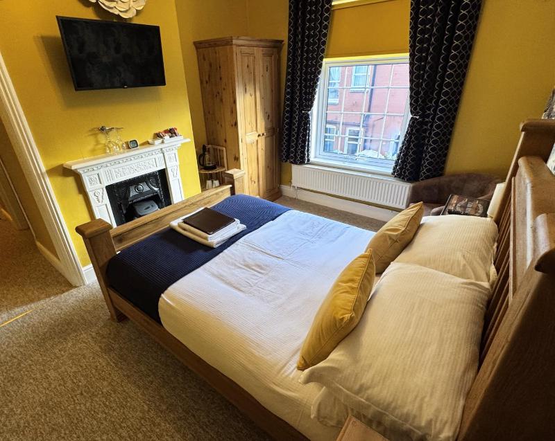 Double Room with Garden View image 3