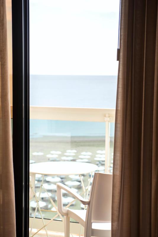 Double or Twin Room with Sea View image 4