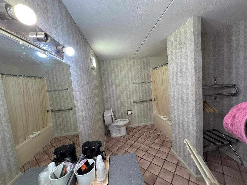 King Room - Non-Smoking image 2