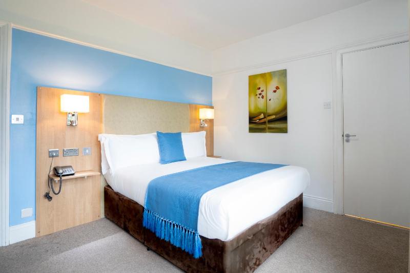Standard Double Room image 3