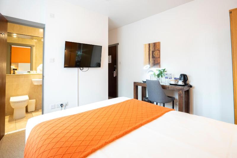 Small Double Room image 2