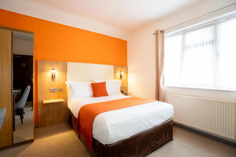 Small Double Room image 4