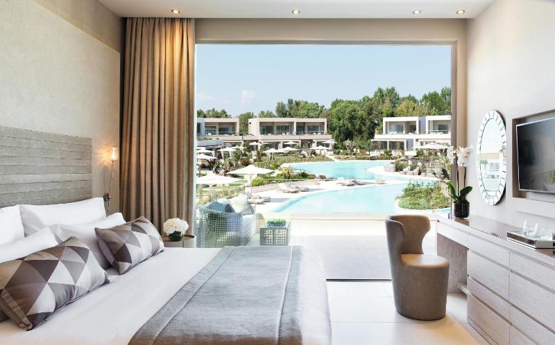 One Bedroom Suite Grand Balcony Pool View image 1