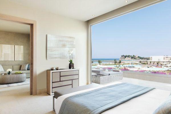 Deluxe One Bedroom Suite Grand Balcony Sea View  image 4