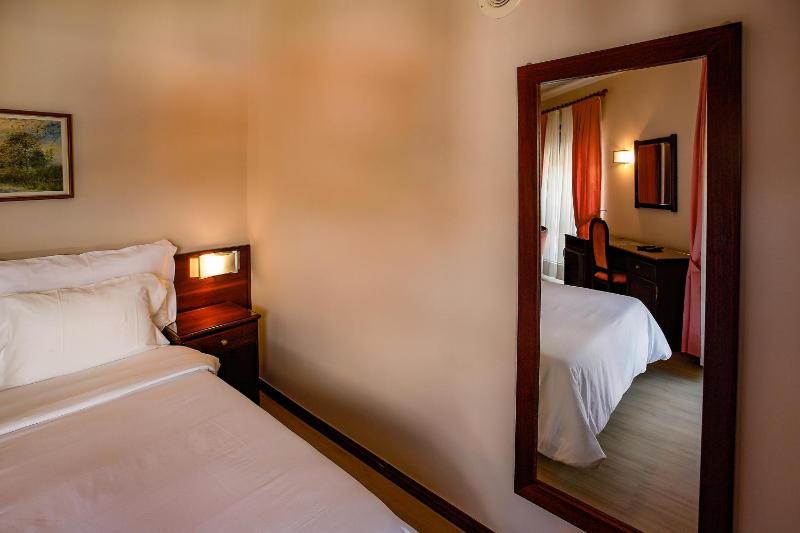 Economy Double Room image 1