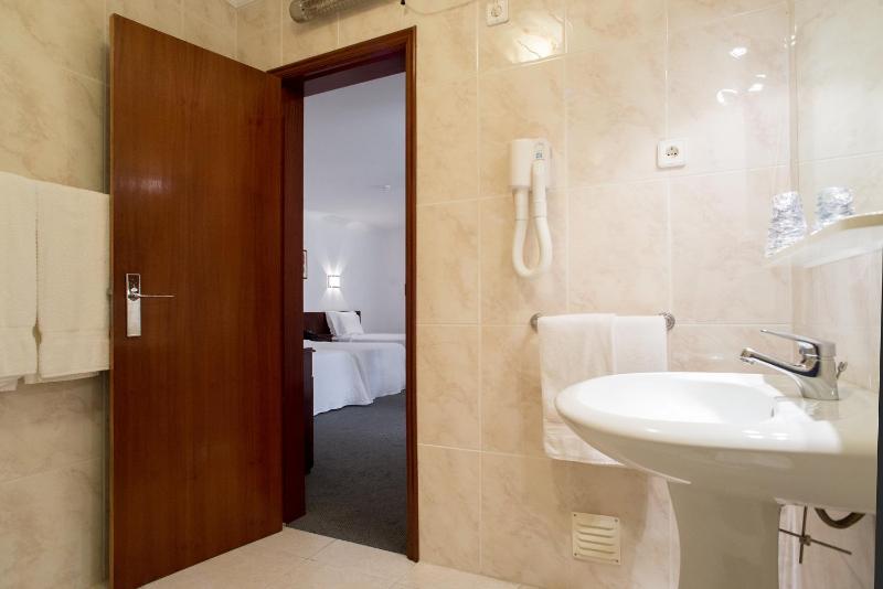 Double or Twin Room image 2