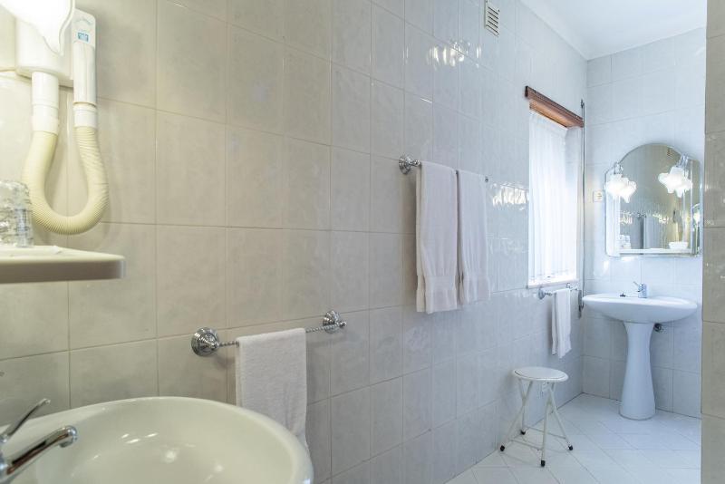 Double or Twin Room image 3