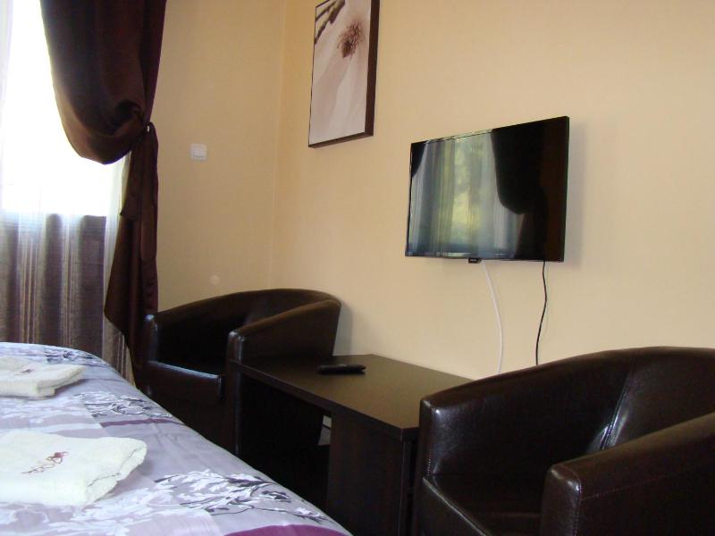 Classic Double Room with Balcony image 3