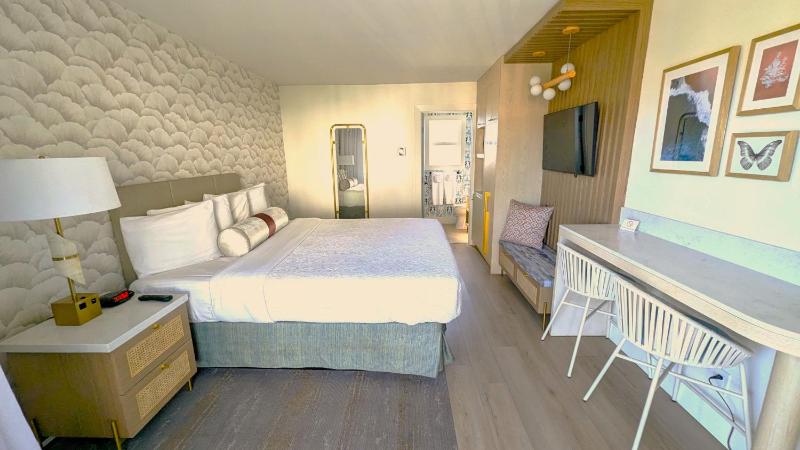 King Room image 4