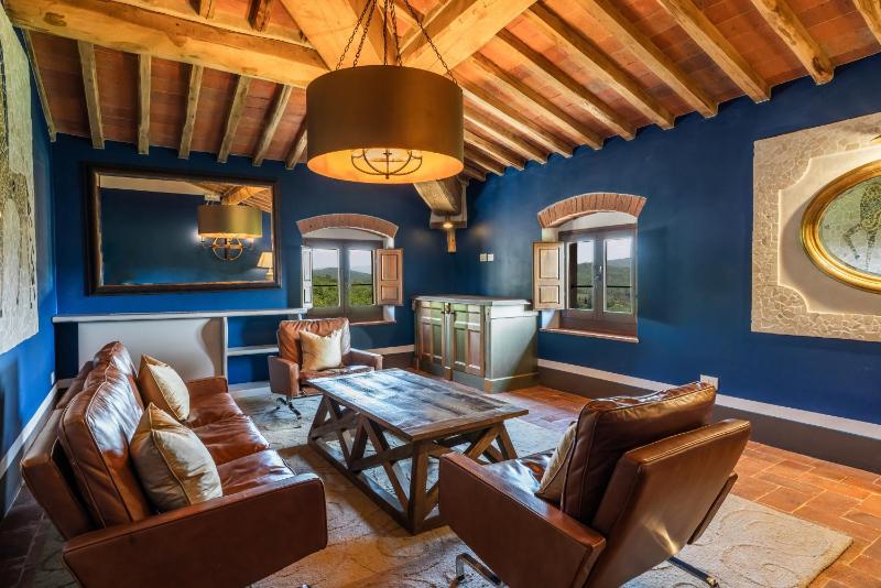 Superior King Suite image 3