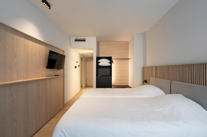 Twin Room image 1