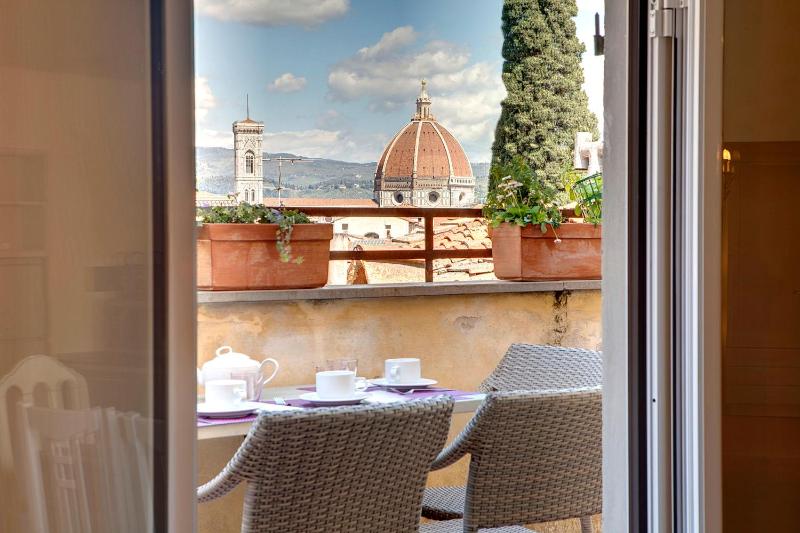 Three-Bedroom Apartment with Terrace (7 Adults) image 2
