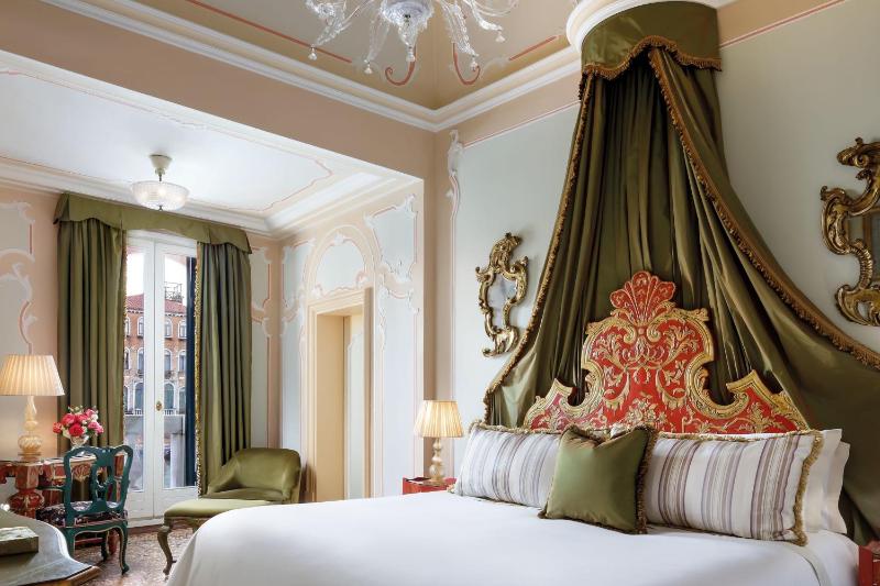 Landmark, Larger Guest room with Canal View,  1 King or 2 Twin/Single Bed(s) image 4