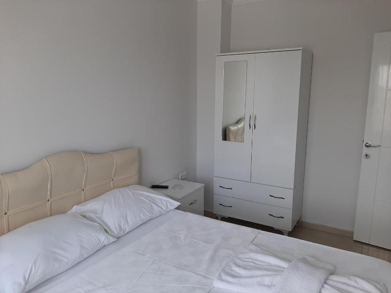Studio Apartment image 2