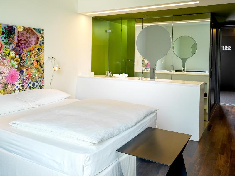 Superior Queen Room image 1