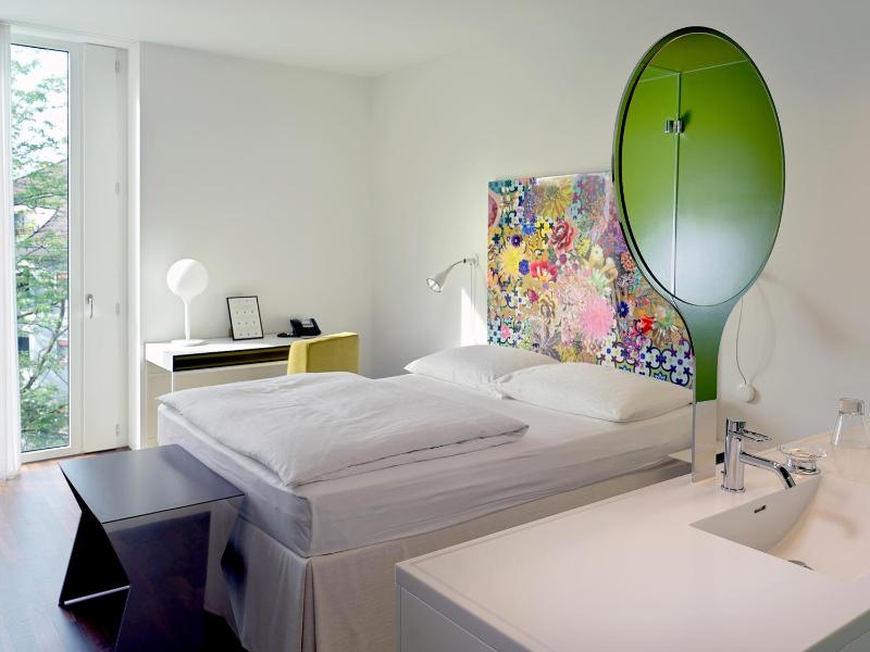 Superior Queen Room image 3