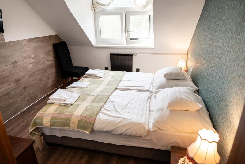 Double or Twin Room image 2