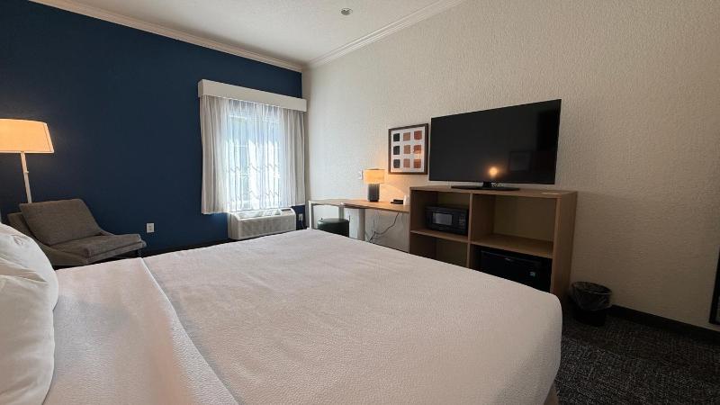 King Room image 3