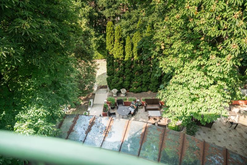 Double or Twin Room with Balcony and Mountain View image 4